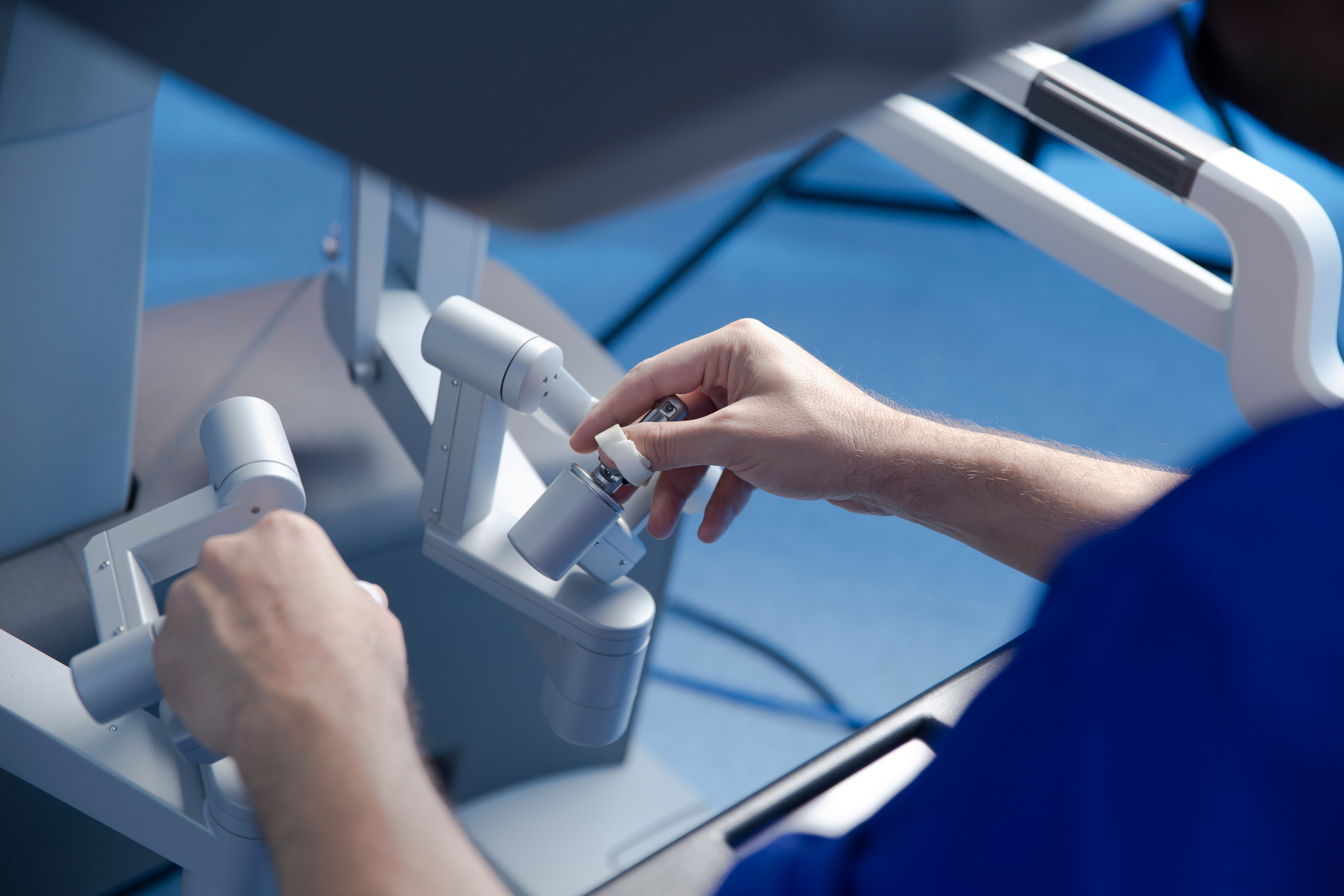 Preparation,For,Performing,Robotic,Surgery,,Doctor’s,Hands